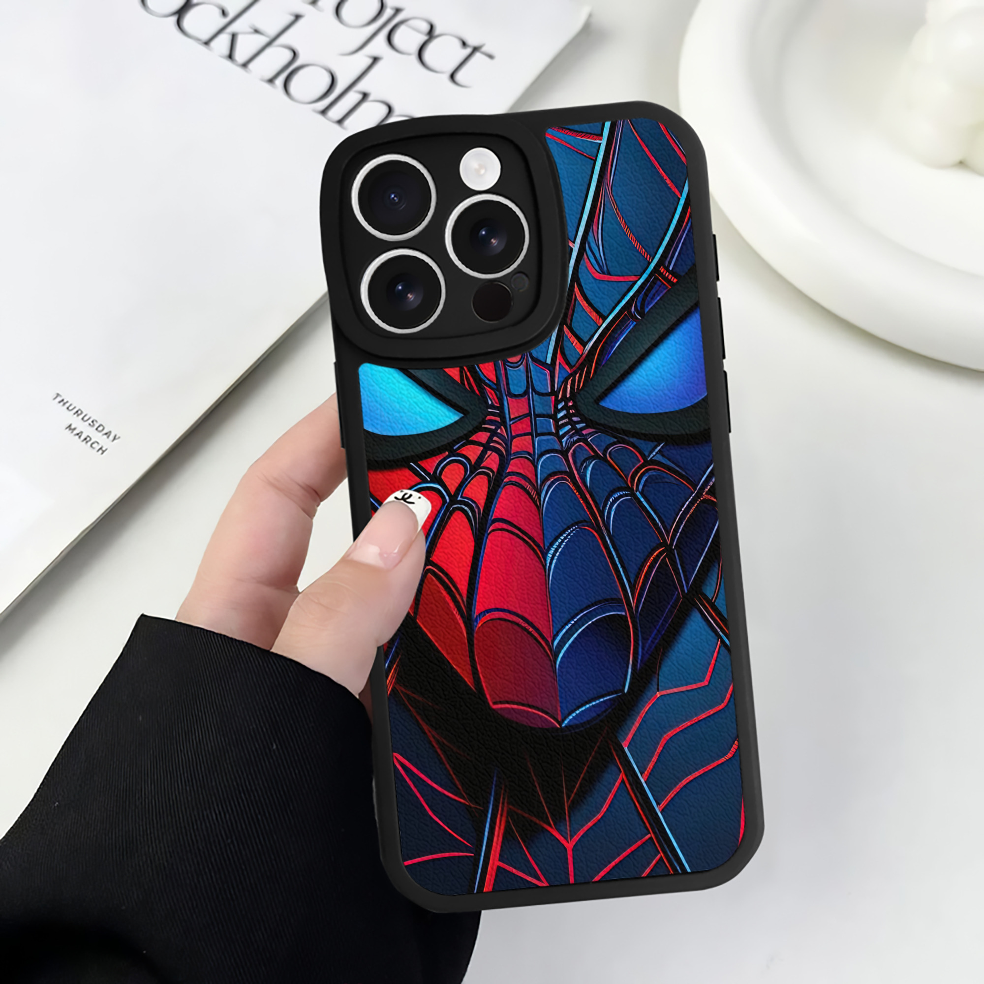 （画像用） Spider Man スパイダーマン 【iPhone 16シリーズ対応】シリコンスマホケース（レザー調） 材質：シリコン